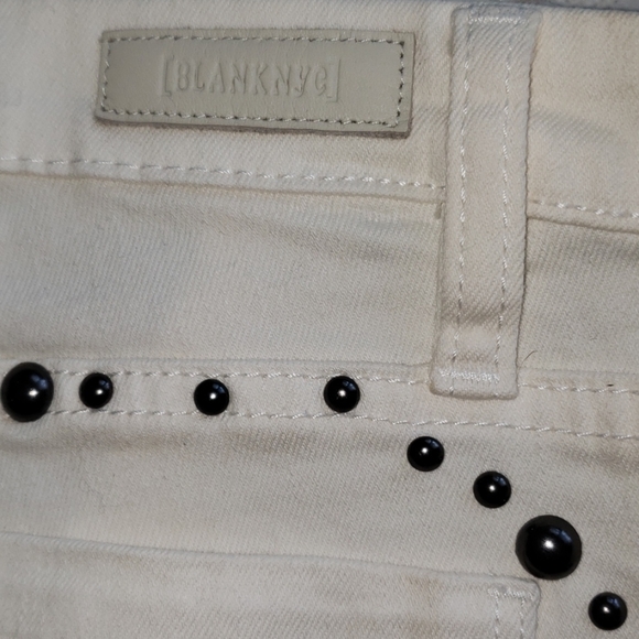Blank NYC The Intro Jewel/Stud Capri Jeans NEW 🎉HP🎉 - Picture 7 of 17